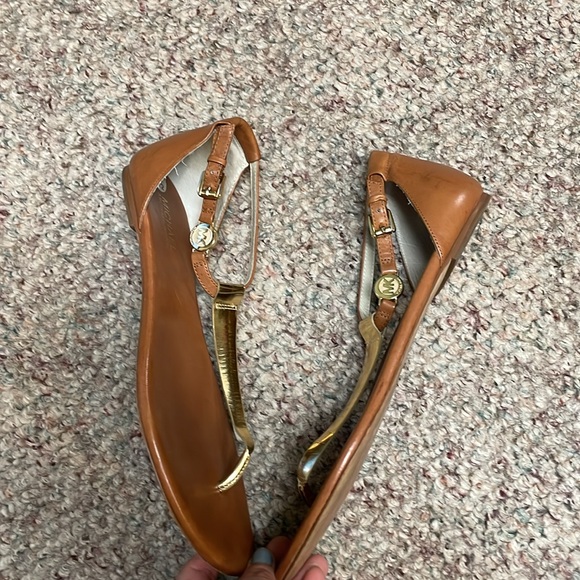 Michael kors leather gold thong sandals with gold hardware size 9.5 - Picture 6 of 9